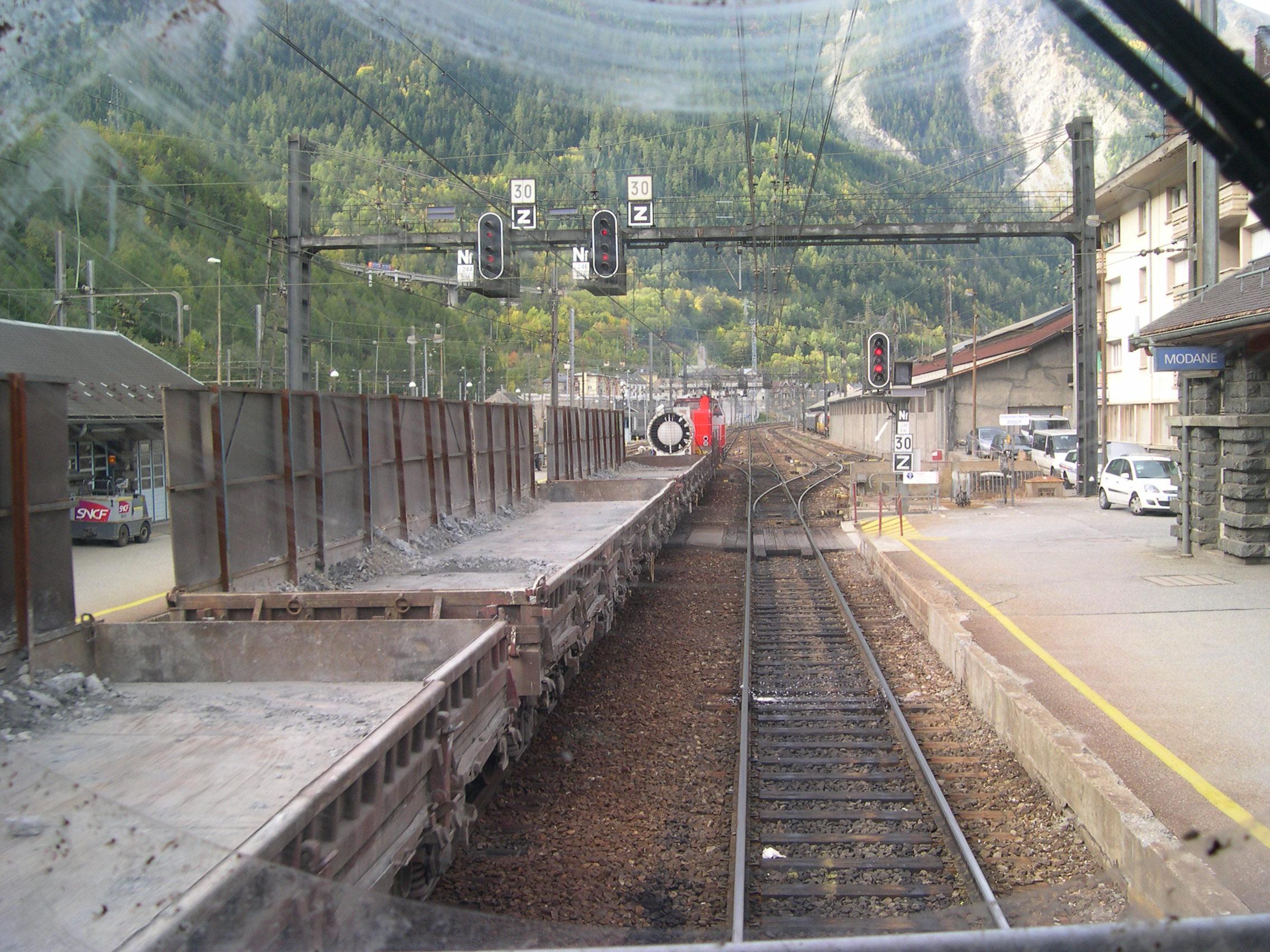 G1206_N_743_de_VFLI_sur_un_TTX_venant_du_F_jus___Modane_et_se_dirigeant_vers_le_faisceau_des_Fourneaux_2_Le_06_10_09.JPG