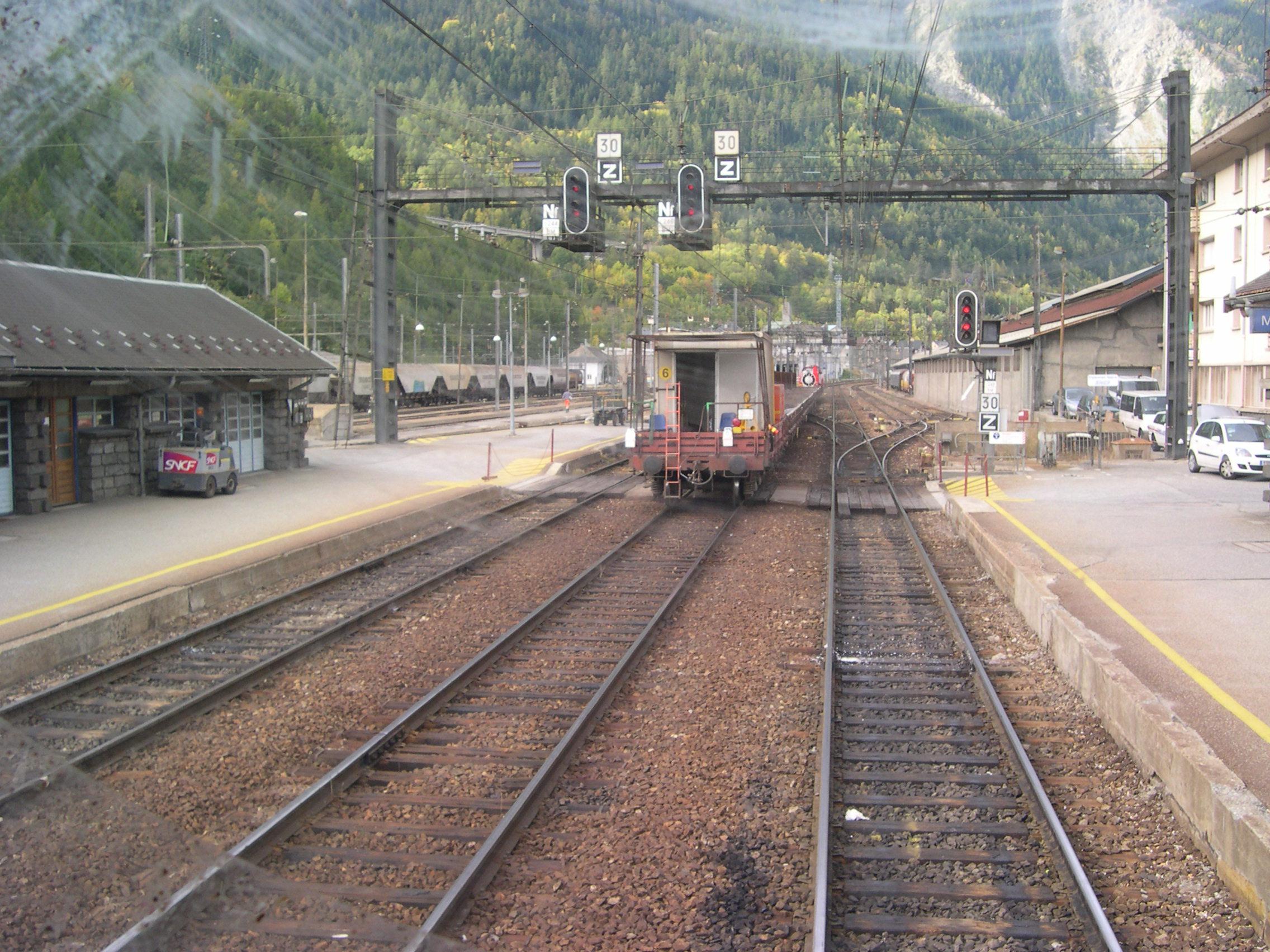 G1206_N_743_de_VFLI_sur_un_TTX_venant_du_F_jus___Modane_et_se_dirigeant_vers_le_faisceau_des_Fourneaux_3_Le_06_10_09.JPG