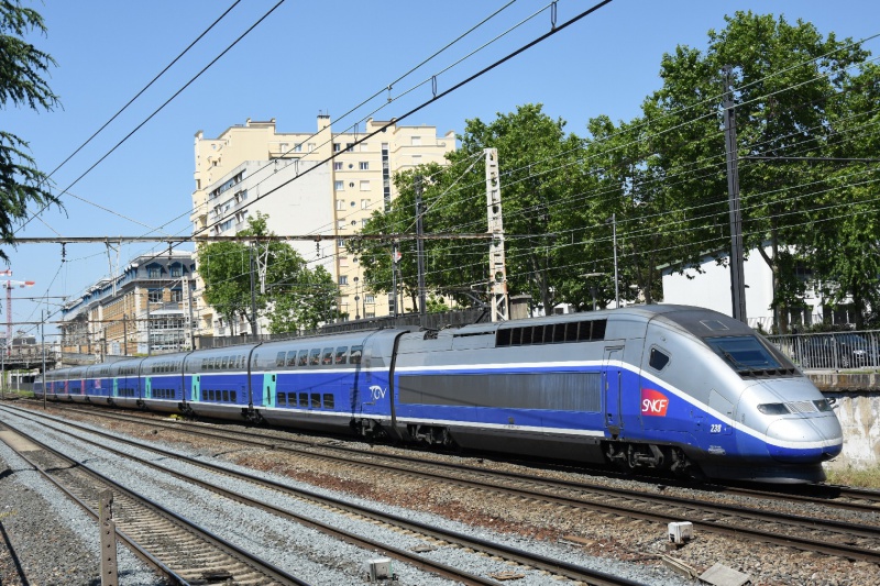 523738DSC6492Tgv2NaLyonpartdieudirection