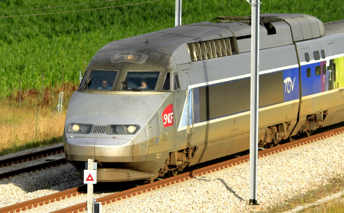 528736TGV5882.jpg