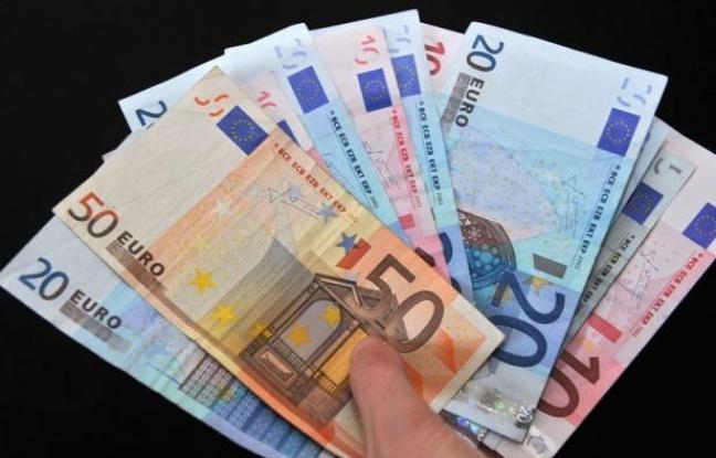 La Banque centrale européenne (BCE) a prêté 529,53 milliards d'euros à 800 banques européennes mercredi lors de sa deuxième opération exceptionnelle de prêts à trois ans, de nouveaux records pour cette mesure destinée à stabiliser le système financier de la région et relancer le crédit.