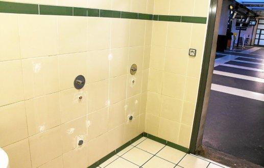 La SNCF a fait retirer les deux urinoirs de la gare de Brest. L’accès aux toilettes est désormais payant pour les hommes comme pour les femmes.