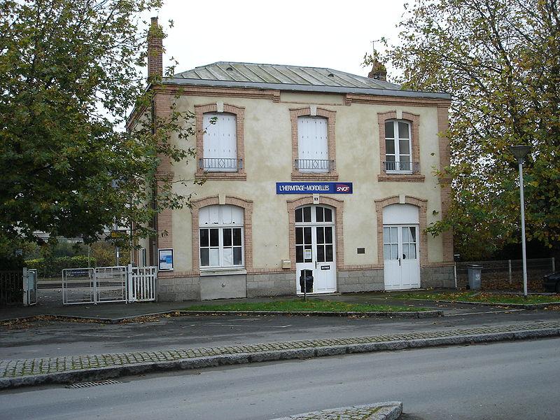 800px-Gare_hermitage_01.jpg