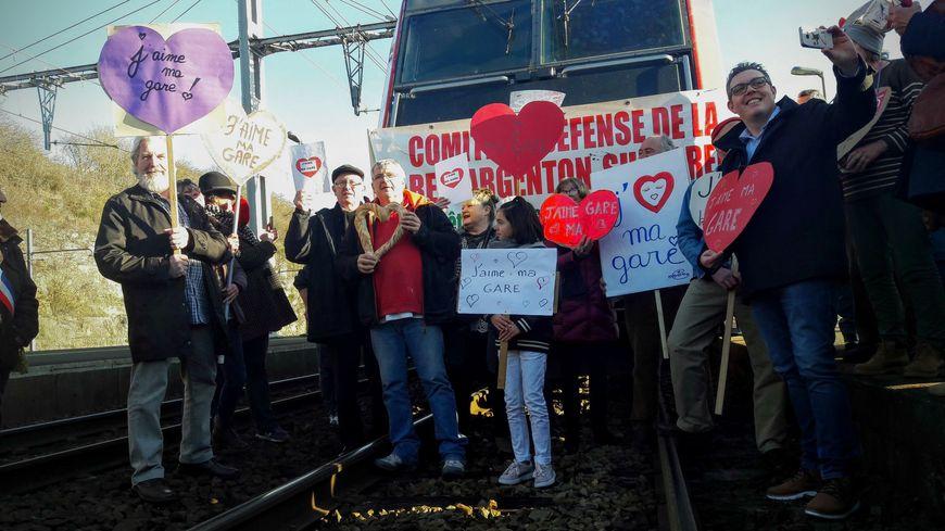 Résultat de recherche d'images pour "gare argenton sur creuse"