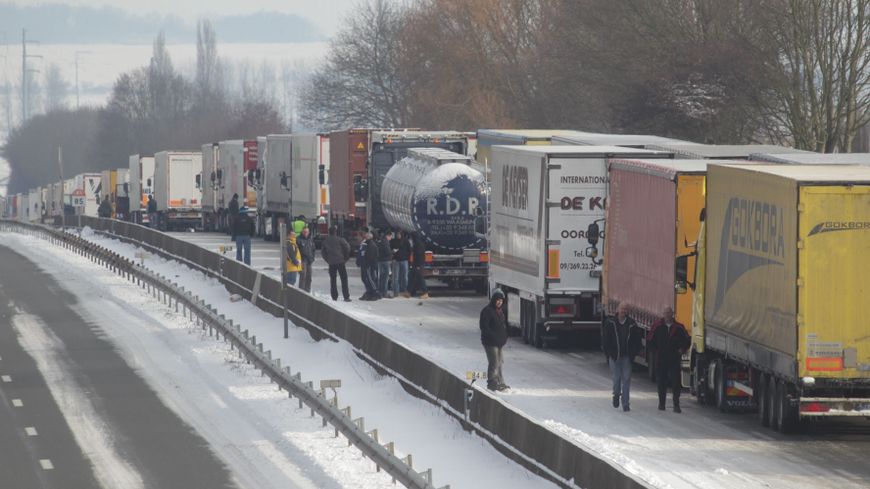 Résultat de recherche d'images pour "stockage camion autoroute"