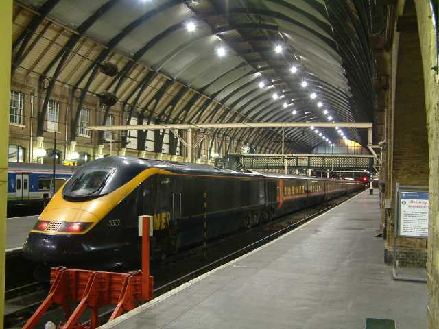 Kings_Cross_GNER_White_Rose.jpg