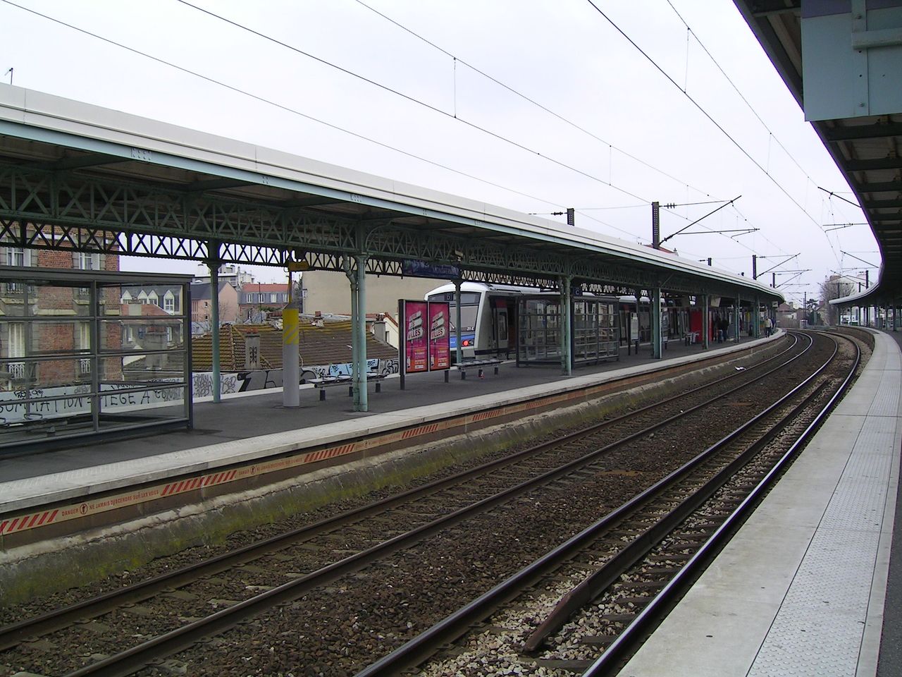 Le_Raincy-Gare_RER_E.jpg