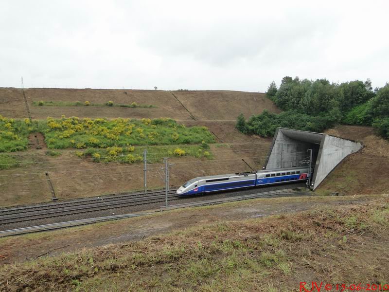 TGV sur la LGV RhôneAlpes Photos ferroviaires Le Web des Cheminots
