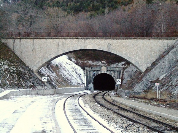Résultat de recherche d'images pour "tunnel du col de Cabre"