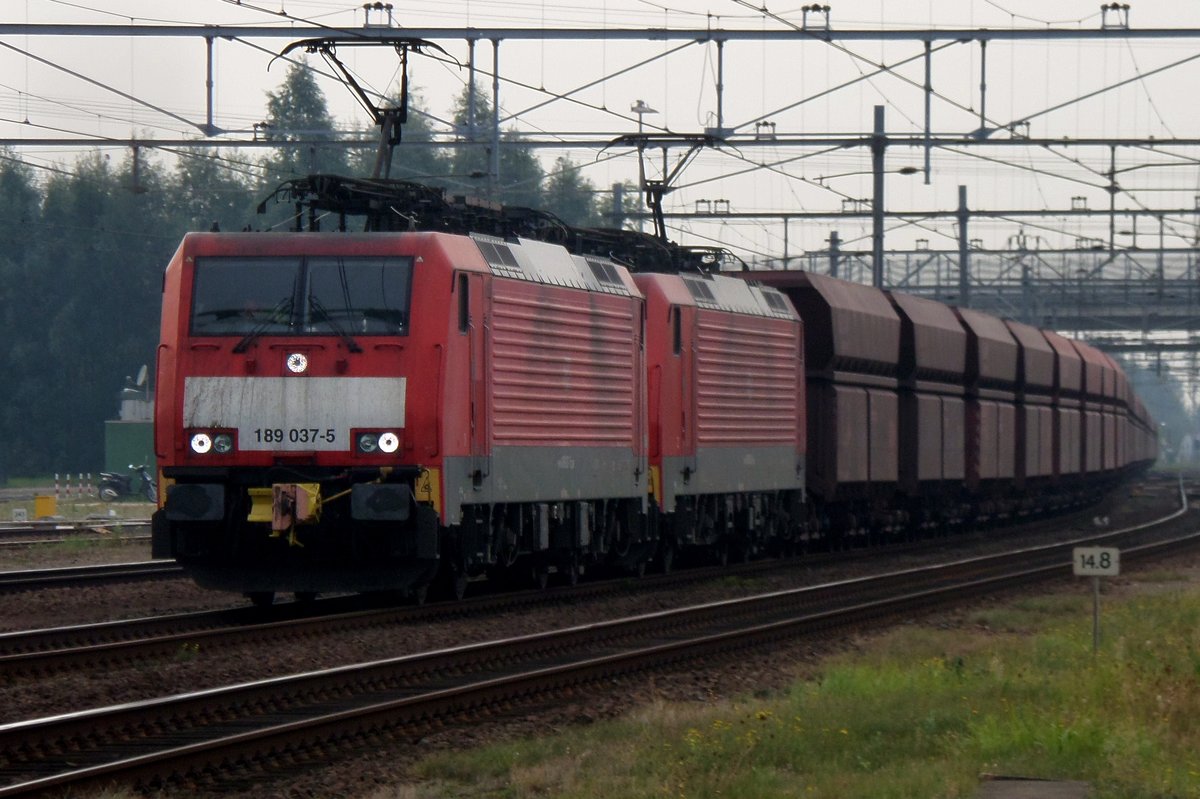 iron-ore-train-with-189-28583.jpg