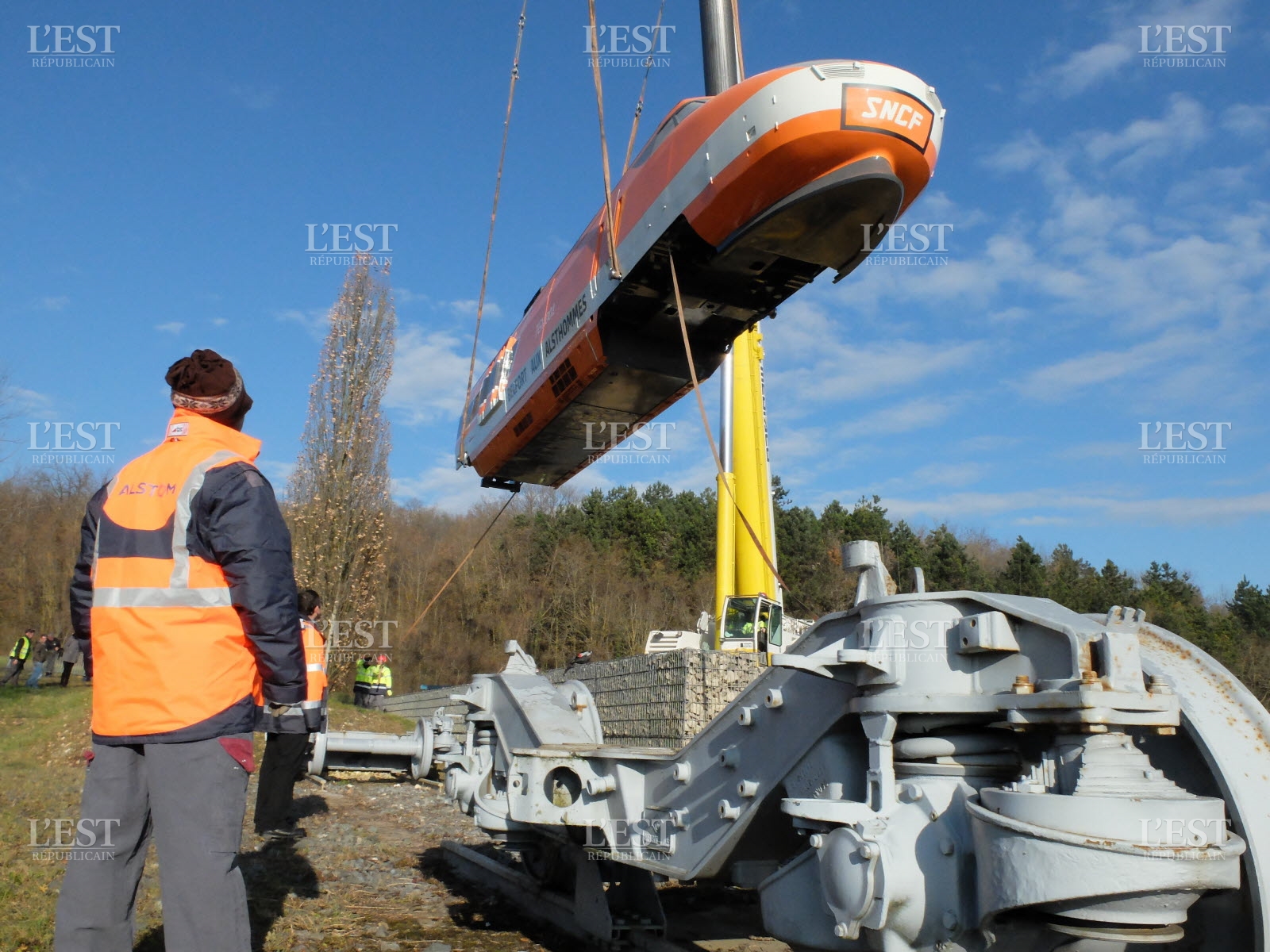 la-grue-a-ensuite-leve-dans-le-ciel-les-