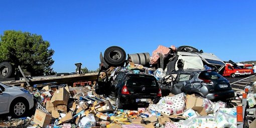 le-camion-s-est-couche-sur-la-voie-et-so