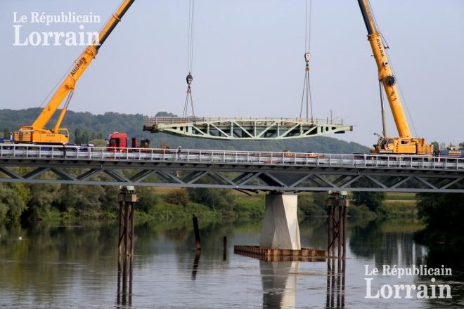 le-nouveau-pont-a-ete-glisse-en-octobre-