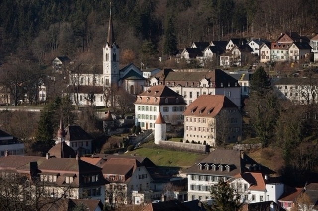 Résultat de recherche d'images pour "moutier suisse"