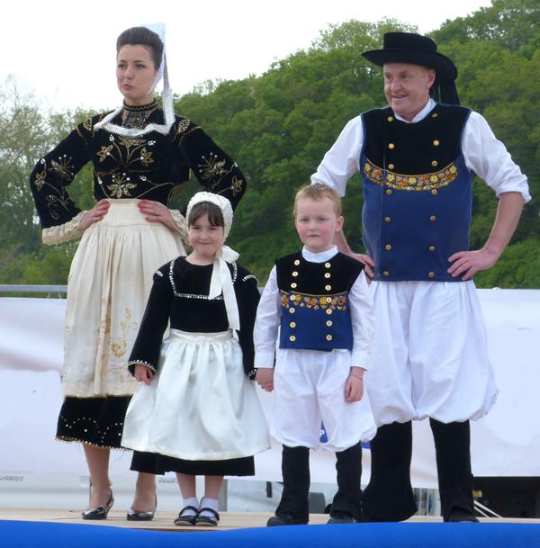 costumes-traditionnels-bretons-021.thumb