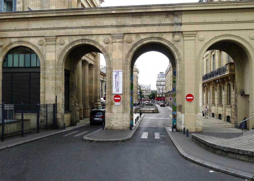 P1320803_Paris_X_rue_de_Compiegne_gare_N