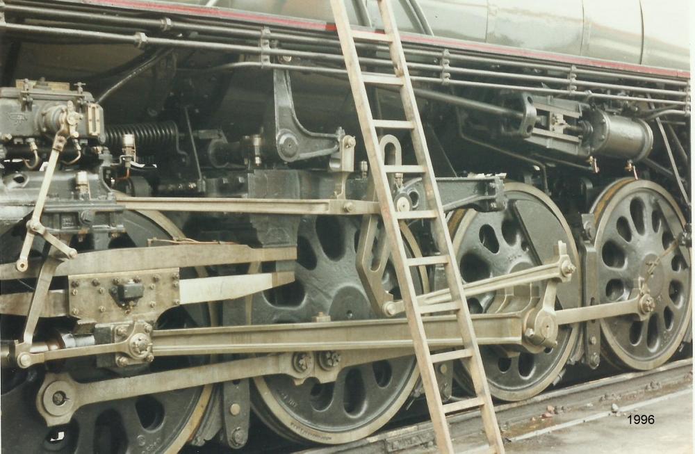141b.jpg