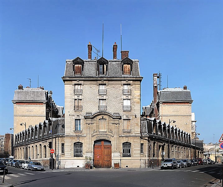-Paris,_caserne_Château-Landon_01.jpg