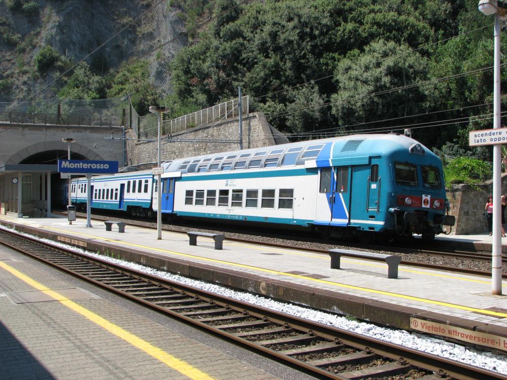 Carrozza due piano npBDH - 2011-07-07 - 001 - Monterosso - DUCHIRON.P-A. - NUM.JPG