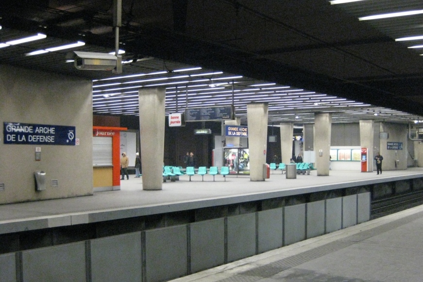 Gare_RATP_La_Défense.JPG