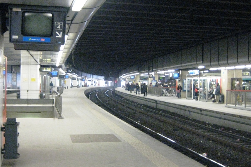 Gare_SNCF_La_Défense.JPG