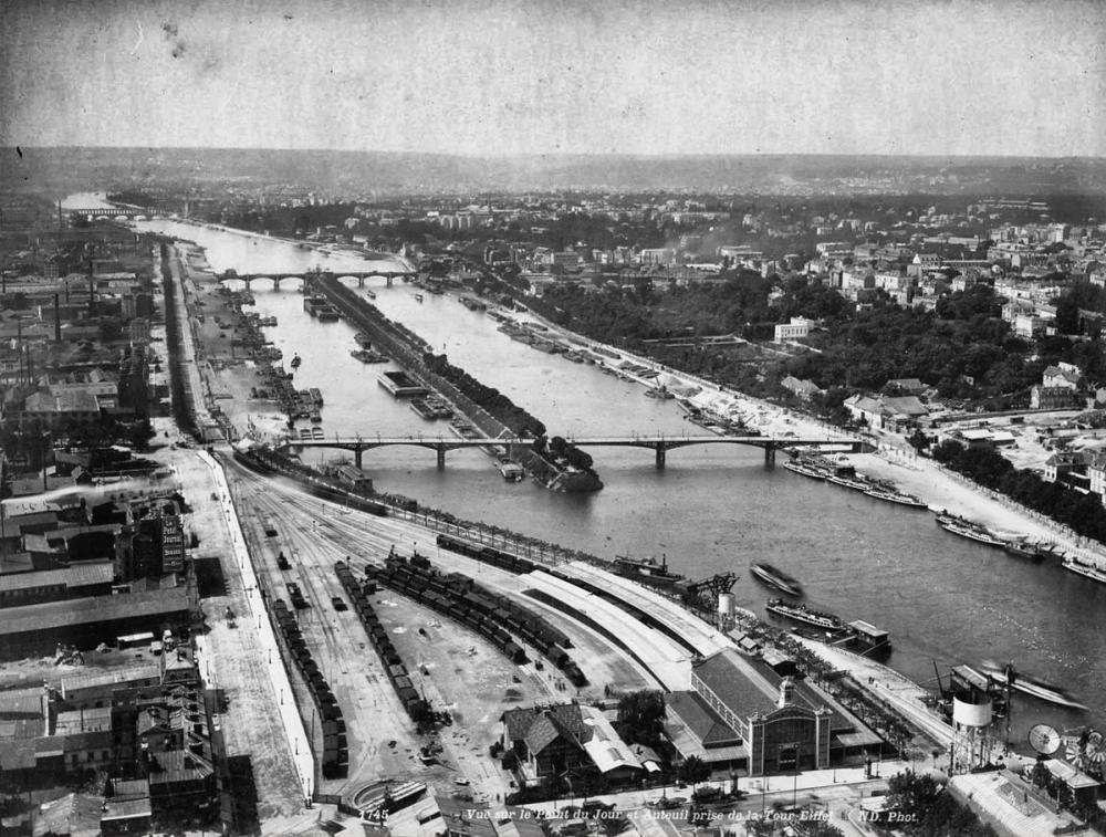 La Gare des Expositions Universelles de 1878 et 1889 sur le Champs de Mars.jpg