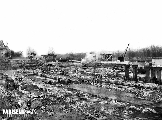 Chantier de la gare d'Orsay. Prolongement de la ligne d'Orléans. Paris, 1900..jpg