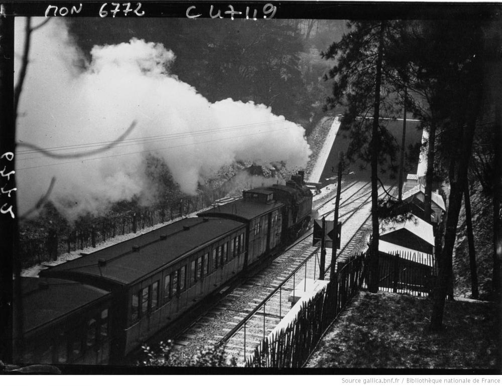 Les_Buttes_Chaumont_sous_la_[...]Agence_de_btv1b9050936d.JPEG