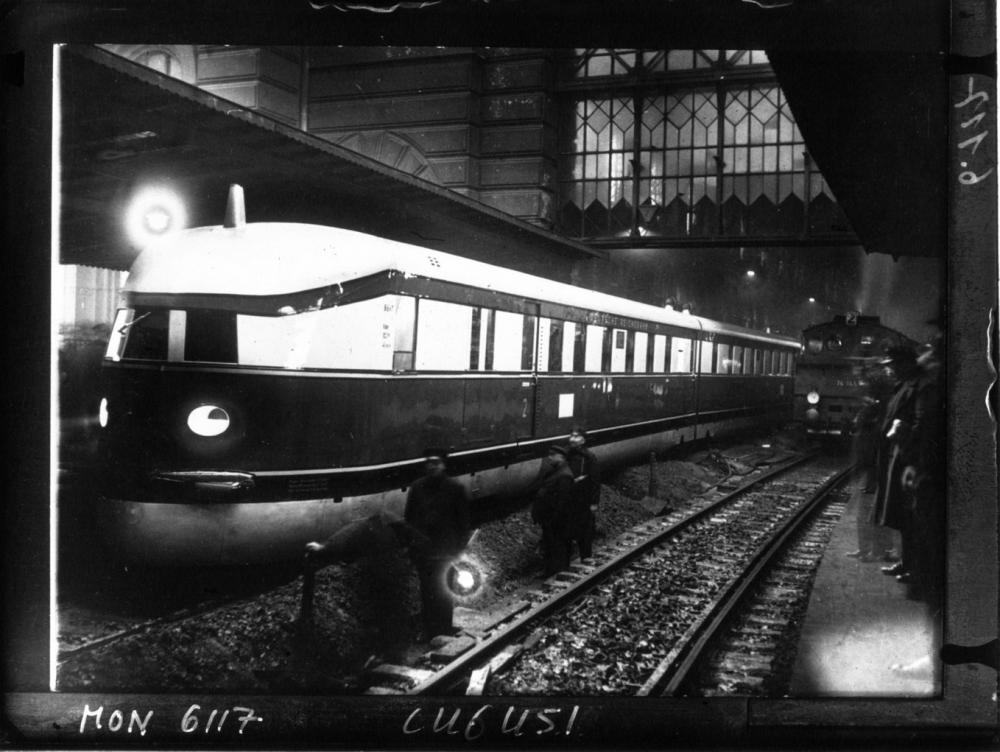 Le_nouveau_train_qui_vient_[...]Robert_Sennecke_btv1b90502827.JPEG