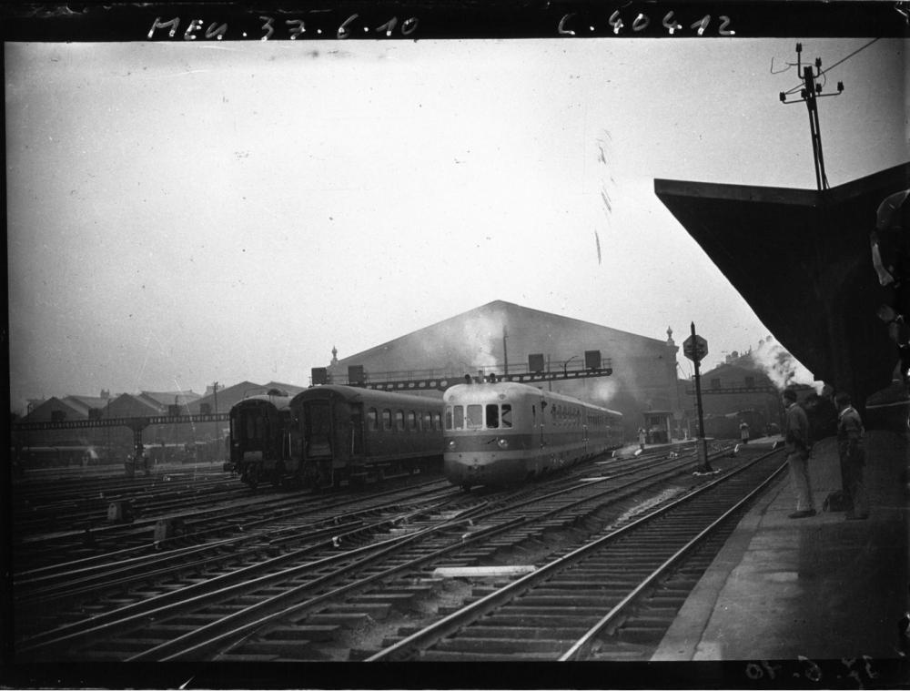 Exposition_par_les_grandes_compagnies_[...]Agence_de_btv1b9045805s-1937.JPEG