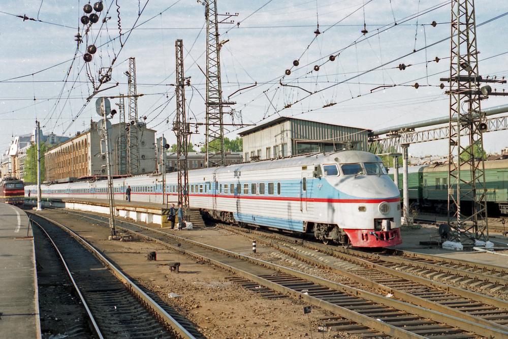 ER200-01 St-Pétersbourg 06-05-2002 (1984-2009).jpg