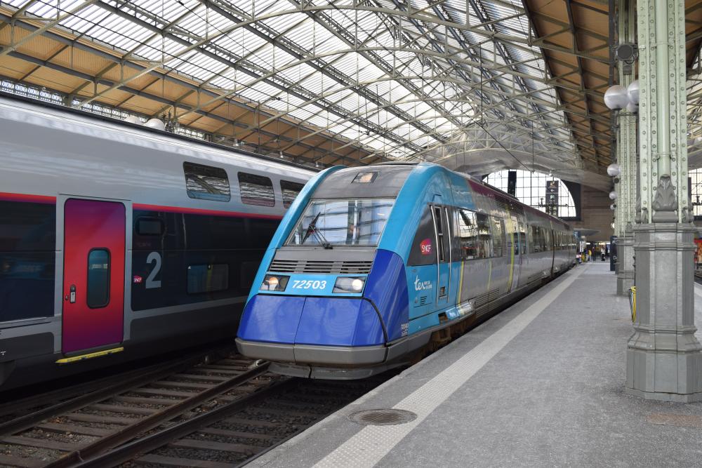 X 72503 Gare de TOURS .JPG