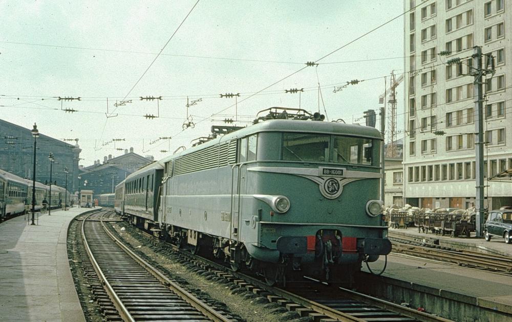 sncf-bb-16001-at-paris-gare-du-nord-in-1975.jpg