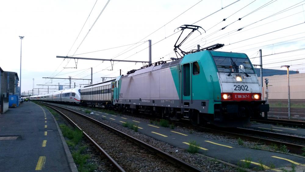 2902+Velaro 4707 Forest TGV 24-06-2016.jpg