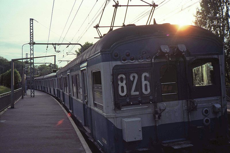 800px-Ligne_de_Sceaux_motrice_Z23000.jpg