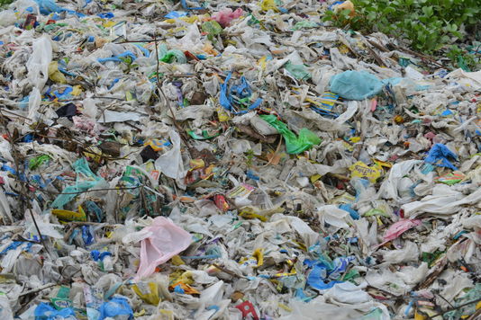 dechets-de-plastique-dans-la-baie-de-manille.jpg