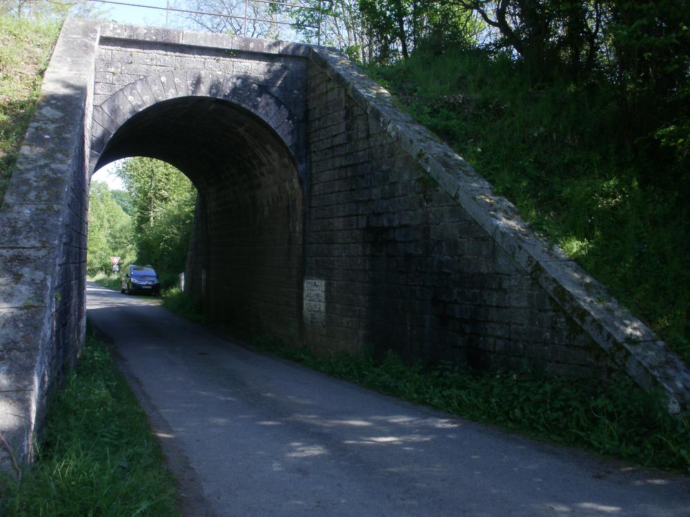 le meme dernier viaduc de la ligne Mayenne - La Chapelle Anthenaise avant la jonction avec la ligne Le Mans - Laval - Rennes.JPG