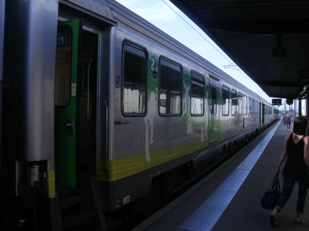 La rame tractee du train intercite Nantes - Bordeaux.JPG