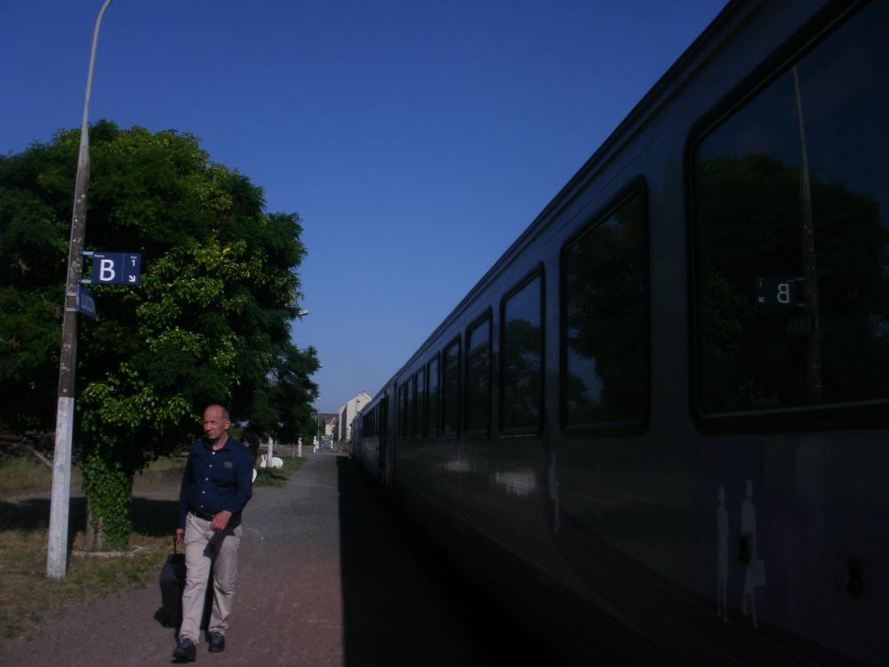 Intercite Nantes - Bordeaux en gare de Lucon.JPG