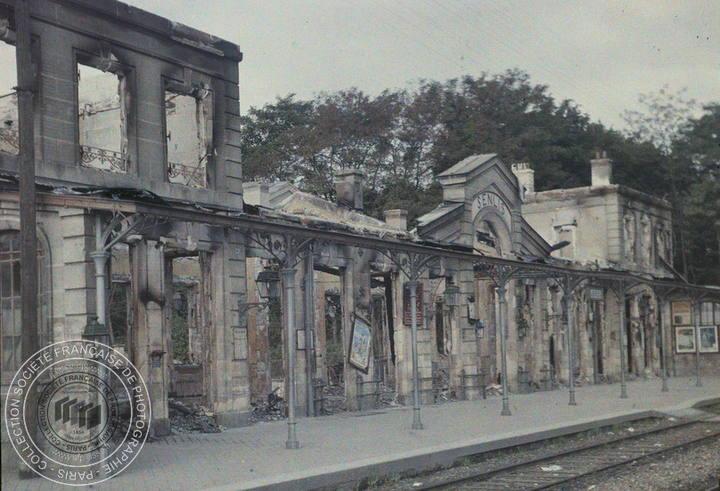 Senlis, la gare incendiée par les allemands (cliché C. A.).jpg