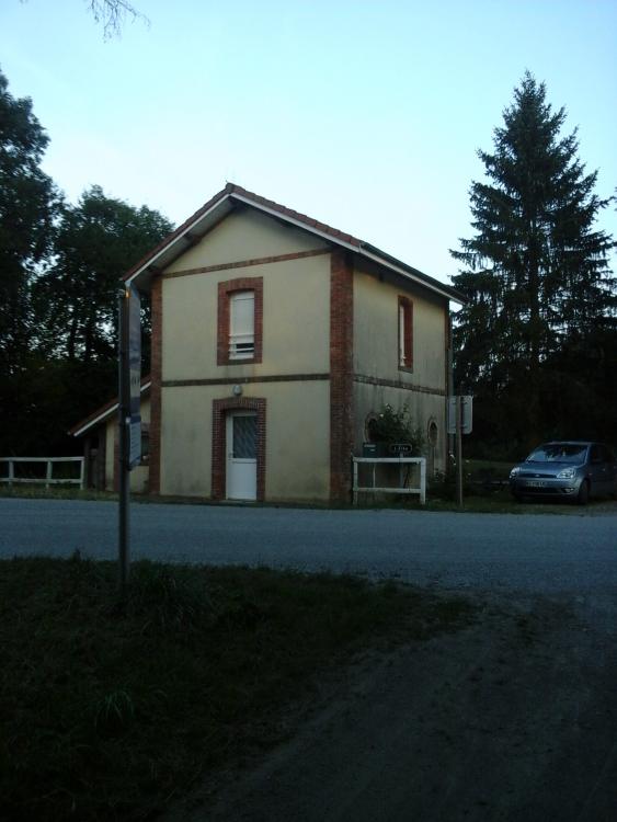 Halte L'Elee (ancienne ligne Mayenne - Javron-les-Chapelles).jpg