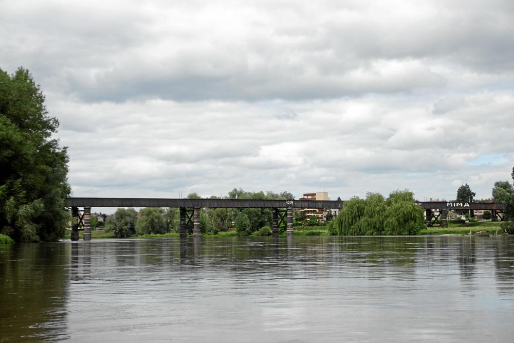 Moulins-allier-eisenbahnbruecke.JPG