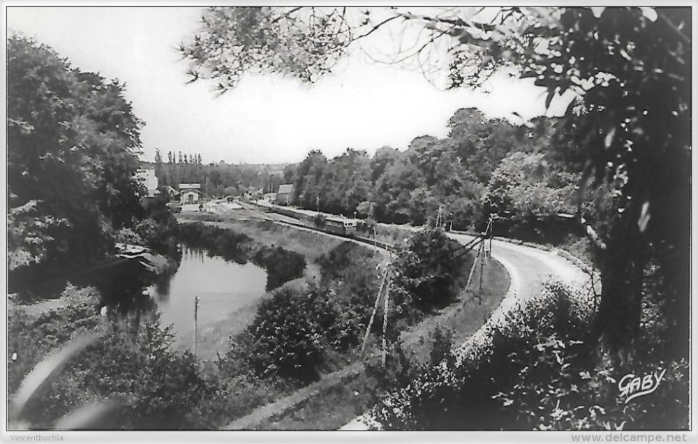 _gouarec-canal-de-nantes-a-brest-et-route-de-brest.jpg