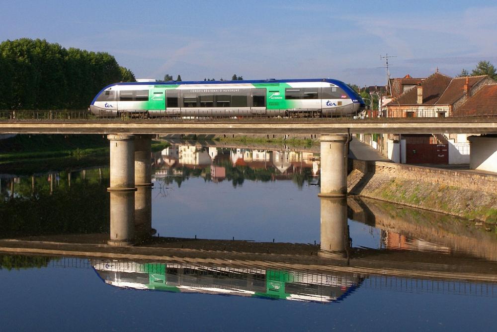 A-TER Auvergne sur le Cher.jpg