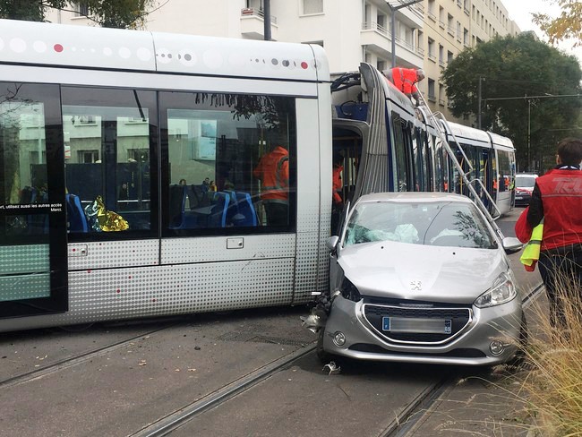 Accident-entre-un-tramway-et-une-voiture-dimanche-10-novembre-2019_image-gauche.jpg.037a692392c350072118d01927ca5c47.jpg