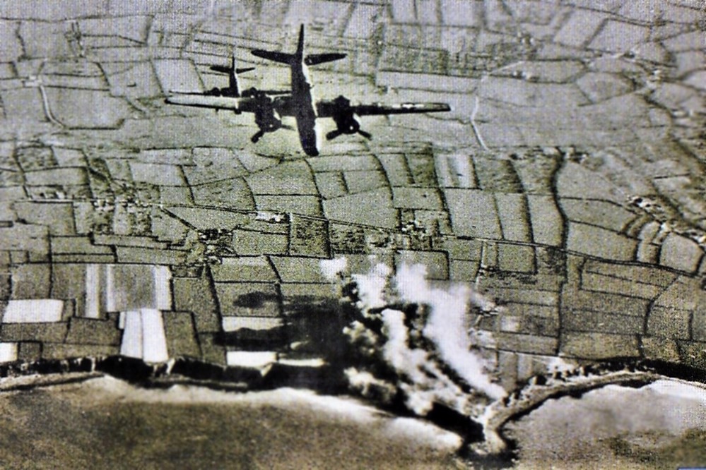 pointe_du_hoc_bombardement_mai_1944.jpg.a3ea7f2e02a755cc4ca3a3cce77d8789.jpg