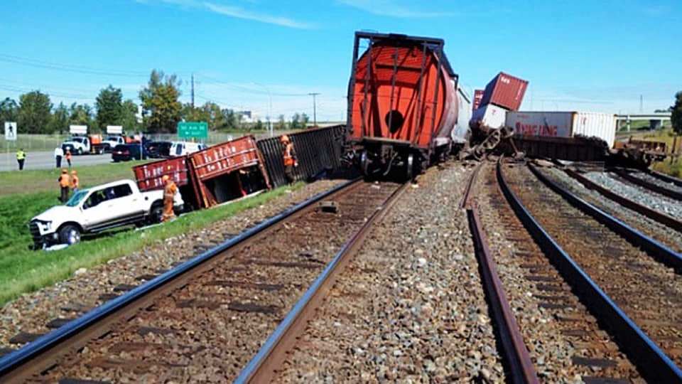 deraillement-train-cp-calgary.jpg.128bf94c8e7658ab27f16d57245ee16f.jpg