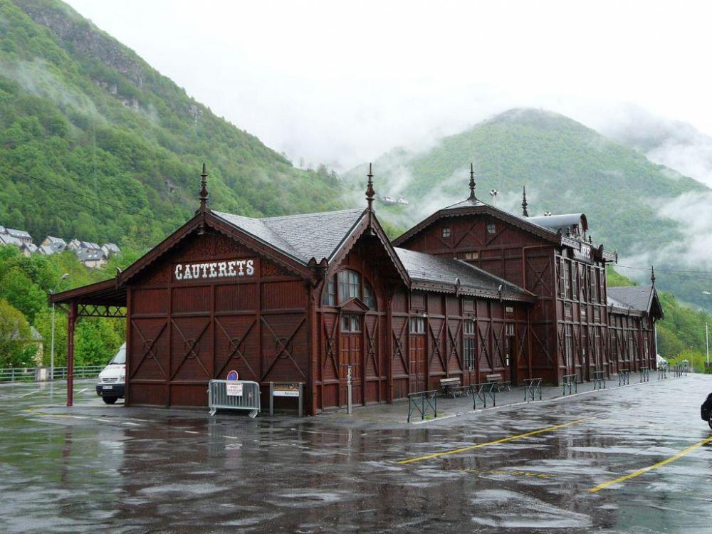 1280px-Cauterets_gare.thumb.jpg.2a9d2593219175717c0df1d8e8760f45.jpg
