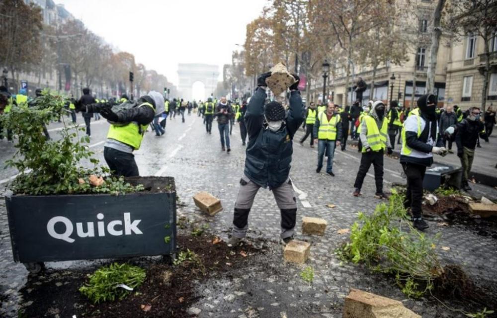 1200x768_heurts-eclate-champs-elysees.thumb.jpg.b49a4a9e5cce09b3e8c8841ce3bf2b0d.jpg