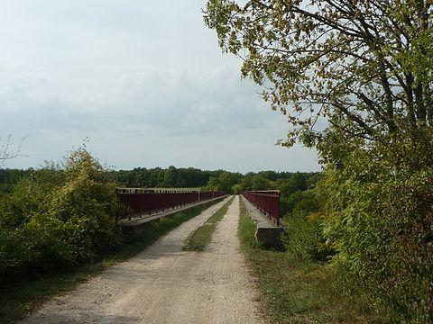 Viaduc_de_Druyes_les_belles_fontaines.JPG.d60665c2ed1e7af5c7188e9c9217f553.JPG